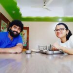 Vishwa Raghu Instagram - Breakfast time 😜😜😜😜yummy yummy poori ,,,letting my 💓💓💓ly Wifeyyyyy @pranaviacharya enjoyy🕺🕺🕺🕺🕺#shiridi temple Shiridi Sai Mandhir,Shiridi Maharastra