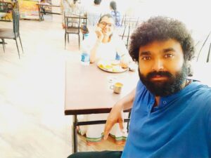Vishwa Raghu Instagram - Breakfast time 😜😜😜😜yummy yummy poori ,,,letting my 💓💓💓ly Wifeyyyyy @pranaviacharya enjoyy🕺🕺🕺🕺🕺#shiridi temple