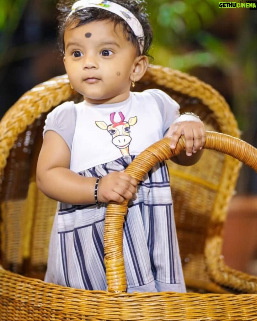 Vishwa Raghu Instagram - My little princess turns 1 year,,,,,😍😍👏👏👏😘😘😘life is running like a race,,,every little moment with her is emotional for us @pranaviacharya ,,,GOD BLESS U NA BANGARU KONDA😘😘😘😘😘 ,,,love u to the moon😘😘😘😘👏👏👏👏👏 @pranaviacharya @tj_acharya
