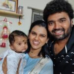 Vishwa Raghu Instagram - Many more happy returns of the day n god bless you ra my lovely wifeyyyy 😘😘😘😘😘💖💖💖💝💝 we three now💖💖💖💏👨‍👩‍👧 @pranaviacharya