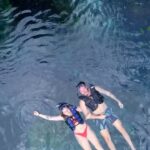 Vitória Moraes Instagram - - Amor vamos viajar no meu aniversário? - Vamos! Pra onde? - o João (astrólogo dele) sugeriu Bonito - Tá bem, deixa que eu organizo tudo O Eli gosta de comemorar o aniversário viajando, ele faz isso a vida inteira. Esse ano fiquei com a missão de preparar tudo. E foi nesse paraíso que a gente comemorou os 34 anos dele. Eu quis juntar tudo que ele mais ama, a natureza, a água, o mergulho, os animais e a Lua.