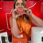Vitória Moraes Instagram - Já estou aqui na casa da Dona Shô para iniciar minha última live do ANO, de 12.12! Corre no app da @shopee_br para aproveitar os descontos, produtinhos e muito mais 🧡 #publi