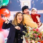 Vitória Moraes Instagram - Um pouquinho mais de ontem que esqueceram a Lua 🎄🎅🏼♥️ Foto: @fabiana_monteiro_fotografia Decoração: @by_dianamota Personalizados de luxo: @welovemimos_personalizados Bolo e doces: @rabellocaique Lembrancinhas: @ateliebyneidebarbosa Flores: @lojabeatrizflores Painel de Led: @agenciae Painéis decorativos: @knartespaineis_ Projeto 3D: @dyovana.artista3d Iluminação: @casaliluminadoeventos Balões: @mixbaloes