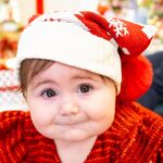 Vitória Moraes Instagram - Um pouquinho mais de ontem que esqueceram a Lua 🎄🎅🏼♥️ Foto: @fabiana_monteiro_fotografia Decoração: @by_dianamota Personalizados de luxo: @welovemimos_personalizados Bolo e doces: @rabellocaique Lembrancinhas: @ateliebyneidebarbosa Flores: @lojabeatrizflores Painel de Led: @agenciae Painéis decorativos: @knartespaineis_ Projeto 3D: @dyovana.artista3d Iluminação: @casaliluminadoeventos Balões: @mixbaloes