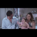 Vitória Moraes Instagram - Decidi postar esse pedaço da matéria pra falar duas coisas, a primeira: Muito obrigada a cada mensagem positiva pra nossa família, cada comentário bom, que é muito mais do que os ataques! Vocês trazem muita alegria pra nossa família! Somos imensamente gratos! É muito gostoso compartilhar minha maternidade com vocês e ajudar tantas mães! E a segunda coisa: Essa será a última vez que falarei sobre qualquer tipo de ataque a minha filha e minha família. A partir de agora só iremos atrás dos nossos direitos na lei. Não responderei mais ataques, não repostarei, não farei mais nada. Então caso os ataques voltem em manada de novo, já sabem o porque não falarei mais sobre. Todos estão sendo printados, gravados e identificados. Mesmo contas anônimas. Em qualquer rede social, incluindo kwai, tiktok, Facebook, YouTube e Instagram! O eli contratou 4 pessoas somente pra acompanhar, printar e gravar todo e qualquer conteúdo ou comentário que ofenda nossa filha ou nossa família. Além da nossa equipe jurídica pessoal, também contratamos um criminalista especialista que tem experiência com esse tipo de crime pra conseguir identificar cada um! E estamos dispostos a processar cada um. Por isso, esse é nosso último pronunciamento! Obrigada ao carinho da maioria! Amamos compartilhar nossa vida com vocês!