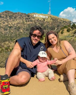 Vitória Moraes Instagram - Curtindo um parque e brincando na grama e na terra em Hollywood, vê se não é metida essa menina!