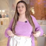 Vitória Moraes Instagram - 5 dicas que me ajudaram a deixar meus cabelos mais hidratados! ❤️ E claro que não podia faltar minha queridinha: a Linha Elseve Pure Hialurônico de @lorealparis! Além de hidratar os cabelos sem pesar, graças ao ácido salícilico, a linha também conta com o ácido hialurônico que controla a oleosidade da raiz. Me conta aqui a sua dica favorita e o que você faz para ter #CabelosLivresComoVoce! #Elseve #PureHialuronico #LorealParis #LorealParisHairCare #Publicidade