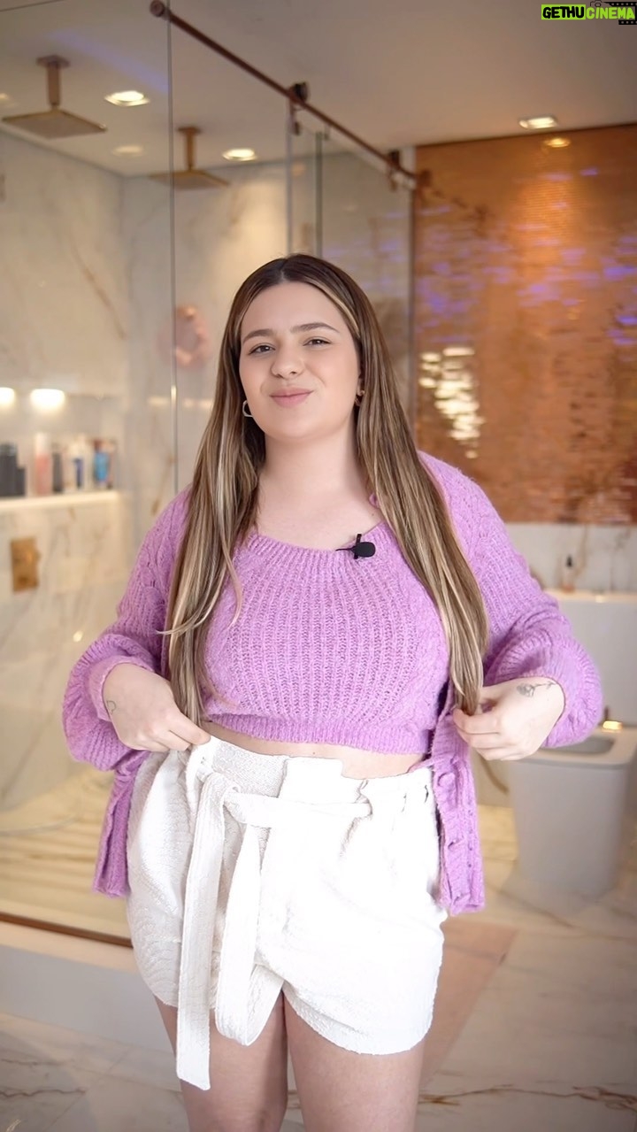 Vitória Moraes Instagram - 5 dicas que me ajudaram a deixar meus cabelos mais hidratados! ❤️ E claro que não podia faltar minha queridinha: a Linha Elseve Pure Hialurônico de @lorealparis! Além de hidratar os cabelos sem pesar, graças ao ácido salícilico, a linha também conta com o ácido hialurônico que controla a oleosidade da raiz. Me conta aqui a sua dica favorita e o que você faz para ter #CabelosLivresComoVoce! #Elseve #PureHialuronico #LorealParis #LorealParisHairCare #Publicidade