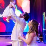 Vitória Moraes Instagram - Que dia especial 💜 Todos nós te amamos muito nossa pequena Lua! @by_dianamota / Decoração @fabiana_monteiro_fotografia / Fotografia @mixbaloes / Balões @rabellocaique / Bolo e doces @ateliebyneidebarbosa / Lembrancinhas @welovemimos_personalizados / Personalizados de Luxo @lojabeatrizflores / Flores
