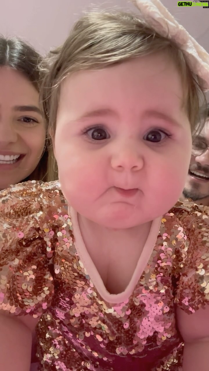 Vitória Moraes Instagram - Mensagem de ano novo da chefinhaaa 2023 foi muito especial pra gente, nossa pequena nasceu e junto com ela nossa marca @seubabytube é a gente não poderia deixar de vir aqui agradecer todos vocês que estão com a gente nesse sonho. 2024 chegou e junto com ele muitaaaaas ideia, planos e sonhos que já já a gente vai contar. Feliz ano novooo mãããã