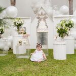 Vitória Moraes Instagram - Que dia especial 💜 Todos nós te amamos muito nossa pequena Lua! @by_dianamota / Decoração @fabiana_monteiro_fotografia / Fotografia @mixbaloes / Balões @rabellocaique / Bolo e doces @ateliebyneidebarbosa / Lembrancinhas @welovemimos_personalizados / Personalizados de Luxo @lojabeatrizflores / Flores
