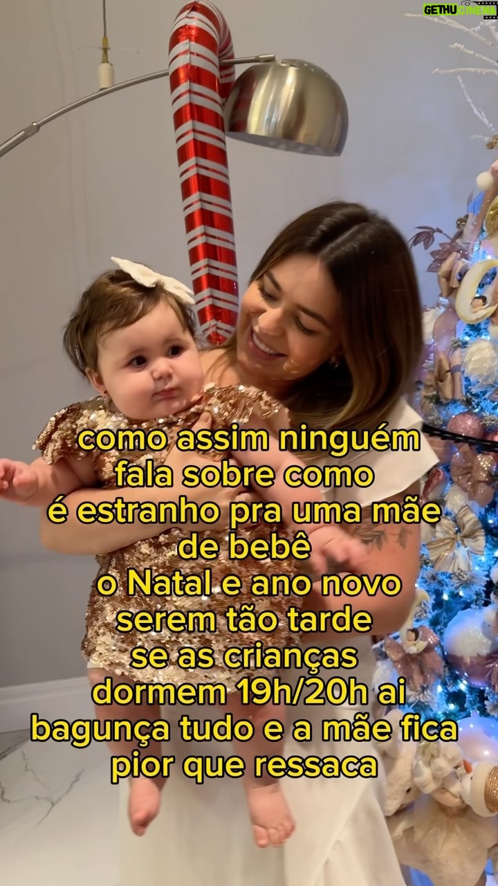 Vitória Moraes Instagram - Osh passei a virada dormindo KKKK Foi meu primeiro Natal e ano novo com bebê, aqui deixei ela dormir normal eu em e quem da família queria fazer foto, dar presente foi tudo de tarde pra ela curtir