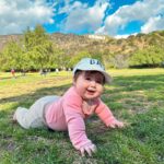 Vitória Moraes Instagram - Curtindo um parque e brincando na grama e na terra em Hollywood, vê se não é metida essa menina! Hollywood, California