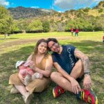 Vitória Moraes Instagram - Curtindo um parque e brincando na grama e na terra em Hollywood, vê se não é metida essa menina! Hollywood, California