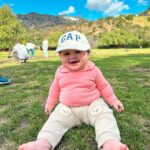 Vitória Moraes Instagram - Curtindo um parque e brincando na grama e na terra em Hollywood, vê se não é metida essa menina! Hollywood, California