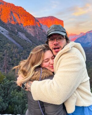 Vitória Moraes Instagram - O lugar mais lindo que eu já vi na minha vida! Um carrossel com um pouquinho dos nossos dias aqui no Yosemite Nacional Park! A última foto eu não aguento 🥹♥️
Nossas férias em família! Los Angeles, Yosemite e próxima parada: Las Vegas!