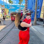 Vitória Moraes Instagram - Essa minnie a Disney não tem 🏰♥️ Disney California Adventure Park