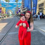 Vitória Moraes Instagram - Essa minnie a Disney não tem 🏰♥️ Disney California Adventure Park