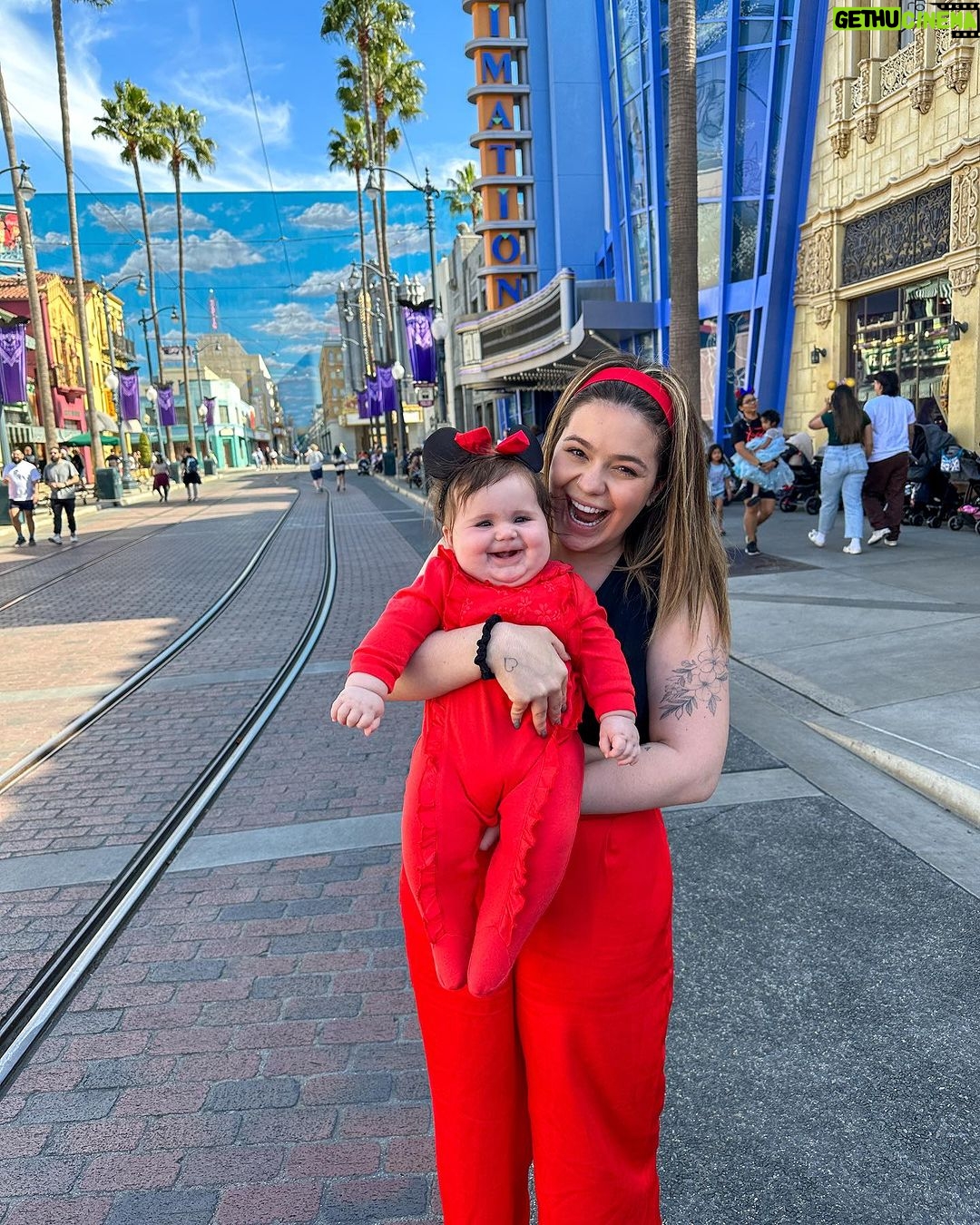 Vit贸ria Moraes Instagram - Essa minnie a Disney n茫o tem 馃彴鈾ワ笍 Disney California Adventure Park