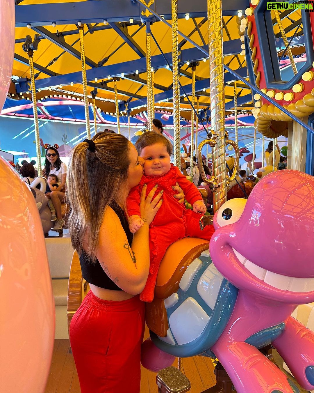 Vit贸ria Moraes Instagram - Essa minnie a Disney n茫o tem 馃彴鈾ワ笍 Disney California Adventure Park