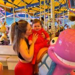 Vitória Moraes Instagram - Essa minnie a Disney não tem 🏰♥️ Disney California Adventure Park