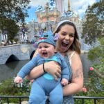 Vitória Moraes Instagram - Realizando um sonho, trazendo nossa princesa pela primeira vez na Disney! Obrigada meu Deus, por poder viver isso! 💜🏰