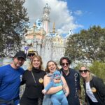 Vitória Moraes Instagram - Realizando um sonho, trazendo nossa princesa pela primeira vez na Disney! Obrigada meu Deus, por poder viver isso! 💜🏰