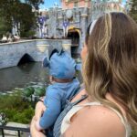 Vitória Moraes Instagram - Realizando um sonho, trazendo nossa princesa pela primeira vez na Disney! Obrigada meu Deus, por poder viver isso! 💜🏰
