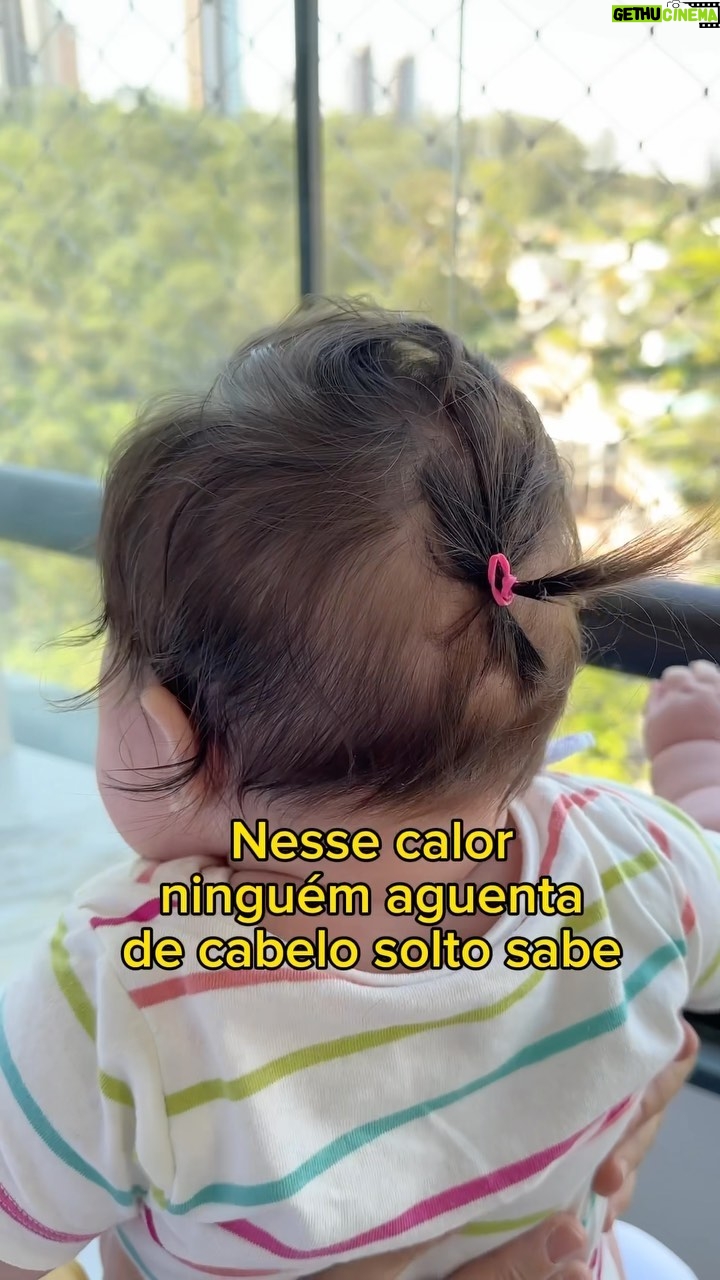 Vitória Moraes Instagram - Aff é muito cabelo, aí que calor, não dá pra ficar de cabelo solto