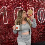 Vitória Moraes Instagram - Quem aí amou a Live 10.10 de hoje?! Agora como nova embaixadora da @shopee_br sempre vou estar nas lives cheios de cupons pra vocês! Eu e o Shopito estamos muito felizes com essa notícia! E aproveitem que o 10.10 ainda está rolando com muitos cupons de desconto para você aproveitar, ainda da tempoo! #publicidade