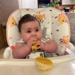 Vitória Moraes Instagram – Comecei minha introdução alimentar galela, já amei banana e laranja 💜