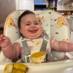 Vitória Moraes Instagram – Comecei minha introdução alimentar galela, já amei banana e laranja 💜