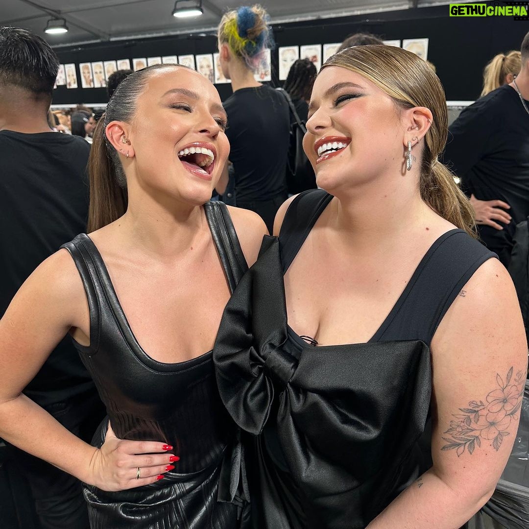 Vitória Moraes Instagram - Que dia incrível! Tantas mulheres, representando seus países, suas raizes, que orgulho estar aqui! Obrigada @lorealparis, é uma honra ♥️ Que desfileeeeee! Torre Elfel Paris
