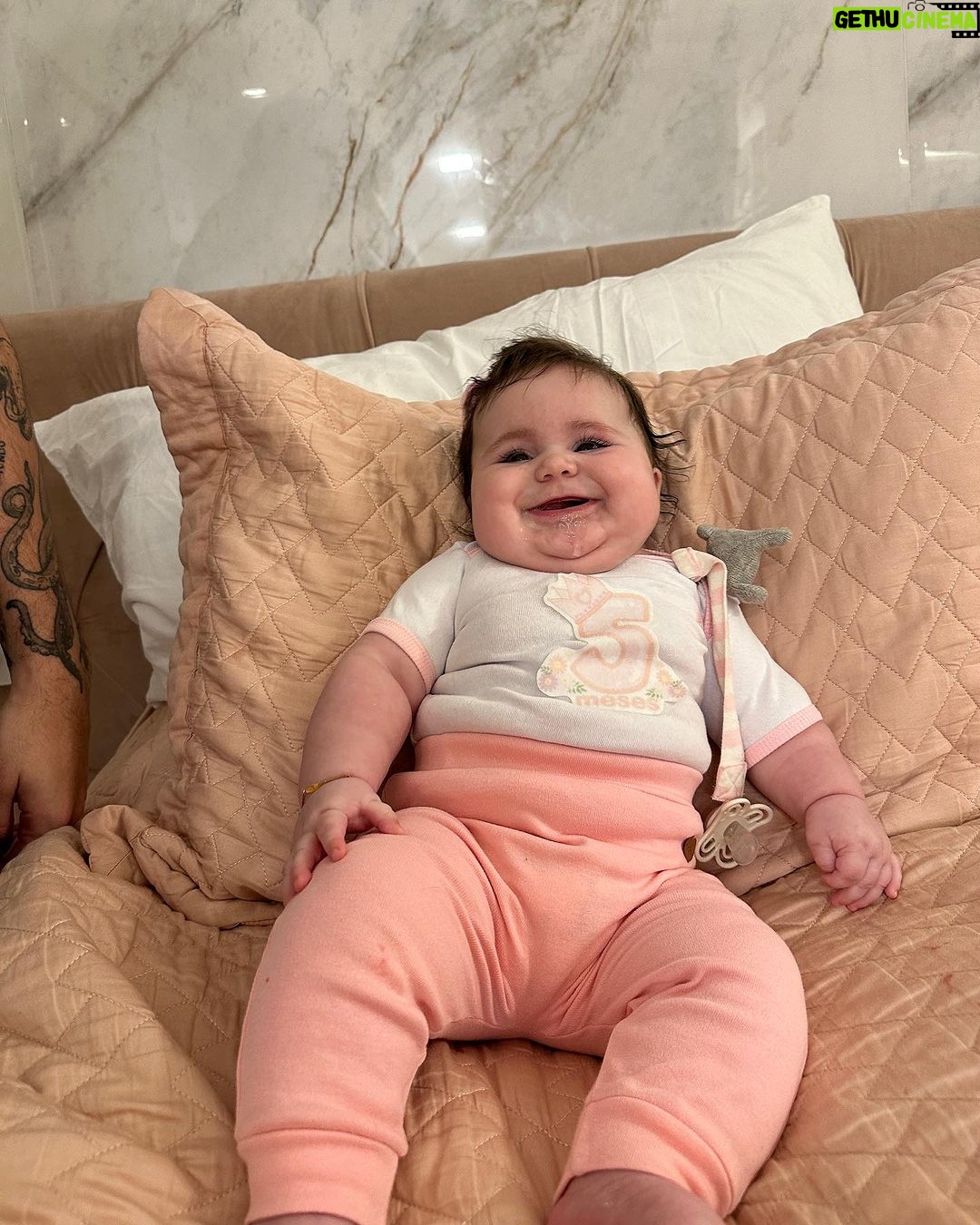 Vitória Moraes Instagram - 2 anos grávida e em um piscar de olhos ela já tem 5 meses