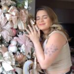 Vitória Moraes Instagram - O Natal aqui em casa já está recheado com muito doce de leite @havannabr 😋🎄 Nesse mês a Havana está presenteando com prêmios exclusivos para compartilhar o #DulceMomentoHavanna. Então corre pra garantir seu Panettone Havanna e concorrer a prêmios exclusivos! EU já garanti o meu 😍 #celebrartefazmaisdulce #natalhavanna #dulcenatal #havanna #publicidade