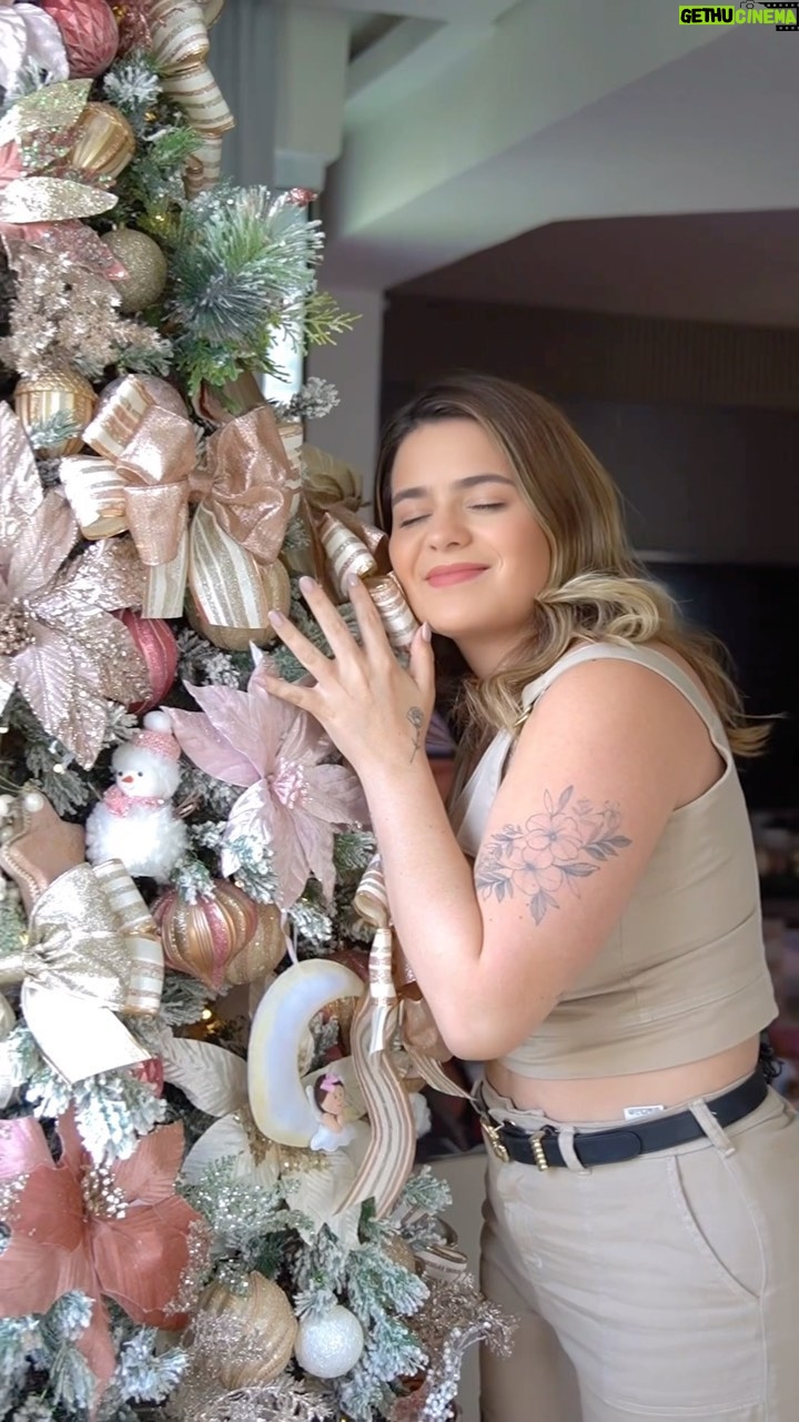 Vitória Moraes Instagram - O Natal aqui em casa já está recheado com muito doce de leite @havannabr 😋🎄 Nesse mês a Havana está presenteando com prêmios exclusivos para compartilhar o #DulceMomentoHavanna. Então corre pra garantir seu Panettone Havanna e concorrer a prêmios exclusivos! EU já garanti o meu 😍 #celebrartefazmaisdulce #natalhavanna #dulcenatal #havanna #publicidade
