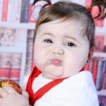 Vitória Moraes Instagram - Todo mundo preparado pra voltas as aulas aí? Eu ainda me livrei esse ano da escola a mamãe disse kkk Mas amei brincar de escolinha nessas fotos do meu acompanhamento mensal de 9 meses 📚✏️ Mas já tava quase inventando uma dor de barriga pra não ir kkkk 📸: @studio5clicks.kids