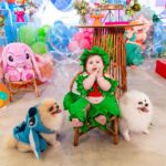 Vitória Moraes Instagram - 9 meses da nossa pequena, que delícia! Te amamos muito princesa! Lilo e Stitch, nome dos irmãos dela! Ohana quer dizer família! Foto: @fabiana_monteiro_fotografia Decoração: @by_dianamota Personalizados de luxo: @welovemimos_personalizados Bolo e doces: @rabellocaique Lembrancinhas: @ateliebyneidebarbosa Flores: @lojabeatrizflores Painel de Led: @agenciae Painéis decorativos: @knartespaineis_ Projeto 3D: @dyovana.artista3d Iluminação: @casaliluminadoeventos Balões: @mixbaloes Itens de decoração: @moveisdonafernanda