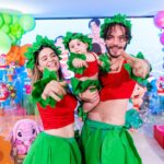 Vitória Moraes Instagram - 9 meses da nossa pequena, que delícia! Te amamos muito princesa! Lilo e Stitch, nome dos irmãos dela! Ohana quer dizer família! Foto: @fabiana_monteiro_fotografia Decoração: @by_dianamota Personalizados de luxo: @welovemimos_personalizados Bolo e doces: @rabellocaique Lembrancinhas: @ateliebyneidebarbosa Flores: @lojabeatrizflores Painel de Led: @agenciae Painéis decorativos: @knartespaineis_ Projeto 3D: @dyovana.artista3d Iluminação: @casaliluminadoeventos Balões: @mixbaloes Itens de decoração: @moveisdonafernanda