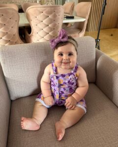 Vitória Moraes Instagram - 9 meses na barriga / 9 meses fora da barriga 💜 Feliz mesversario minha pequena! Feliz 9 meses mais felizes da minha vida!