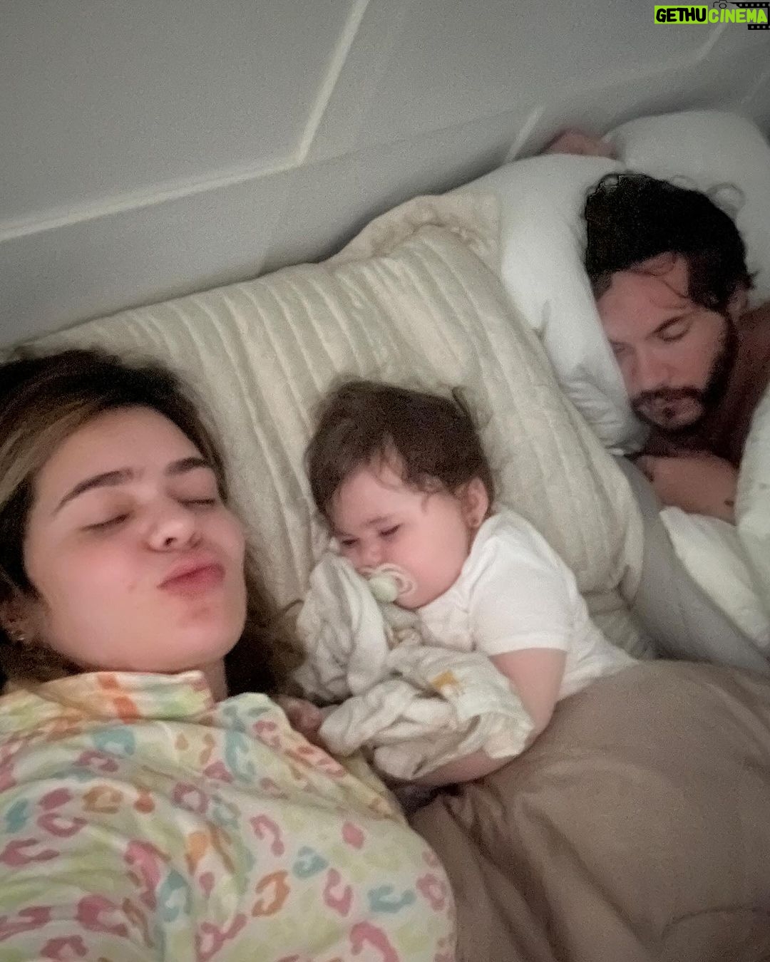 Vitória Moraes Instagram - Sentimento de fim de feriassssss ☀️☹️♥️
