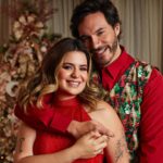 Vitória Moraes Instagram - Somos capa de Natal do @jornalextra e @canalextra_ 🎅🏼♥️ Que delícia foi essa entrevista! Fizemos capa quando estávamos grávidos e agora no primeiro Natal com nossa pequena nos braços! Obrigada por todo carinho do jornal e da revista, somos muito gratos! Quem quiser conferir a entrevista só garantir nas bancas ♥️ Reportagem: @leomvribeiro Fotos: @gabriel_bertoncel Edição: @camotinha Design: @williambsf7 @toniazevedodesign Stylist: @paty_passos Beleza: @studiodicavalcante Look viih: @ball.style.co Look Eli: @camisaria_fascynios @duopressassessoria