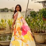 Vithika Sheru Instagram – Nothing feels as perfect as a saree from my fav @bhargavikunam ❤️🧿🥰

PC – @mahathalli thanks ra jaanuuu ❤️