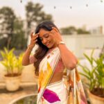 Vithika Sheru Instagram – Nothing feels as perfect as a saree from my fav @bhargavikunam ❤️🧿🥰

PC – @mahathalli thanks ra jaanuuu ❤️