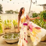 Vithika Sheru Instagram – Nothing feels as perfect as a saree from my fav @bhargavikunam ❤️🧿🥰

PC – @mahathalli thanks ra jaanuuu ❤️