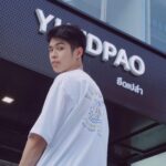 Vittawin Panichtamrong Instagram - เสื้อสวยจัดดแถมยังใส่สบายมากด้วยยย อันนี้คอนเฟิร์มเลยย ร้านเสื้อยืดที่ถูกที่สุดใจกลางสยาม yuedpao เปิดสาขาใหม่ที่ สยามซอย2 มีสินค้าให้เลือกเยอะมาก ถูกใจสุดๆ พร้อมมุมถ่ายรูป ลองไปถ่ายไป ยังได้เลย!! ต้องไปช้อปกันนะ #yuedpao #เสื้อยืด #สยาม #vicvittawin #รักชอบเจ็บ #hbltheseries