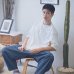 Vittawin Panichtamrong Instagram - เสื้อสวยจัดดแถมยังใส่สบายมากด้วยยย อันนี้คอนเฟิร์มเลยย ร้านเสื้อยืดที่ถูกที่สุดใจกลางสยาม yuedpao เปิดสาขาใหม่ที่ สยามซอย2 มีสินค้าให้เลือกเยอะมาก ถูกใจสุดๆ พร้อมมุมถ่ายรูป ลองไปถ่ายไป ยังได้เลย!! ต้องไปช้อปกันนะ #yuedpao #เสื้อยืด #สยาม #vicvittawin #รักชอบเจ็บ #hbltheseries