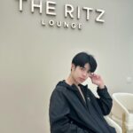 Vittawin Panichtamrong Instagram - ก่อนขึ้นงานใหญ่ ไว้ใจ THERITZ ClINIC #หล่อให้สุดที่เดอะริทซ์คลินิก #สวยให้สุดที่เดอะริทซ์คลินิก #หมอริทTHERITZ #THERITZCLINIC หล่อ#THERITZSiamFlagship