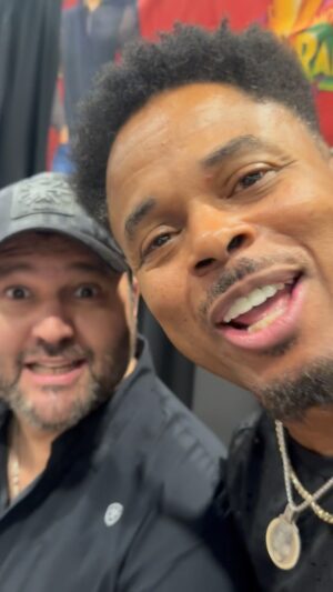 Walter Jones Instagram - Day 1 of @mississippicomiccon  You fans here turn up and show out!  You Know what time it is. Let’s go day 2
#walterejones #austinstjohn  #mississippi  #jacksonmississippi  #legends #powerrangers #sundayfunday☀️