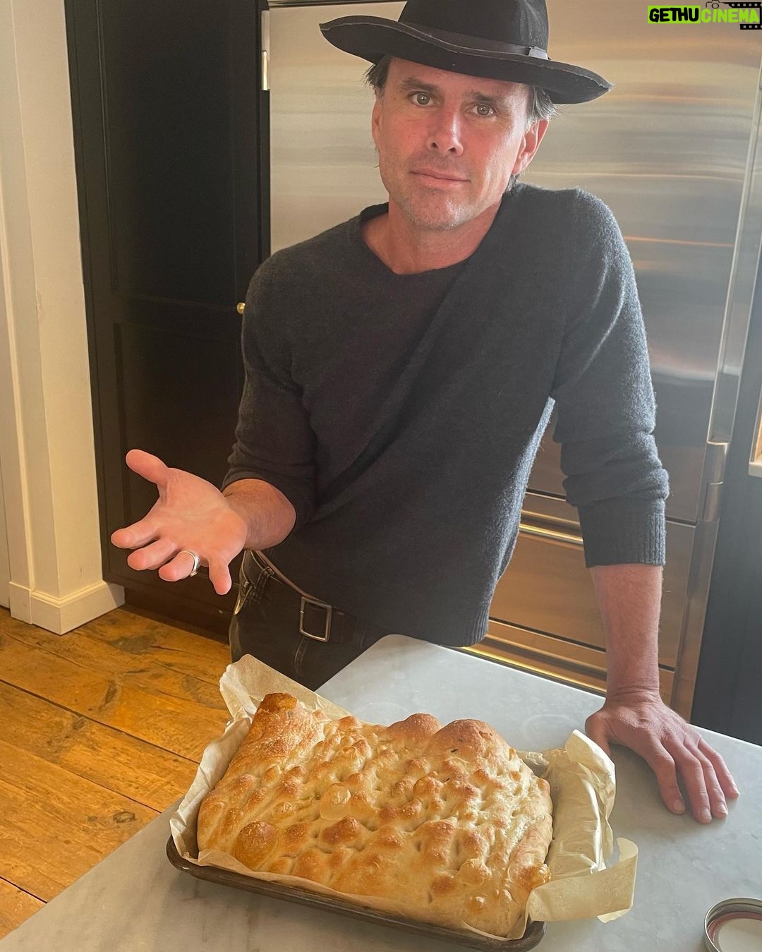 Walton Goggins Instagram - Oh no he didn’t… fuck yes he did!! Focacciaaaaaa. Who’s gone bring the olive oil?!